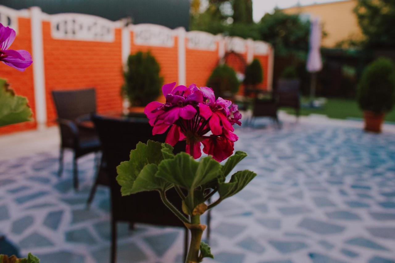 Hotel Lux Tbilisi Eksteriør billede